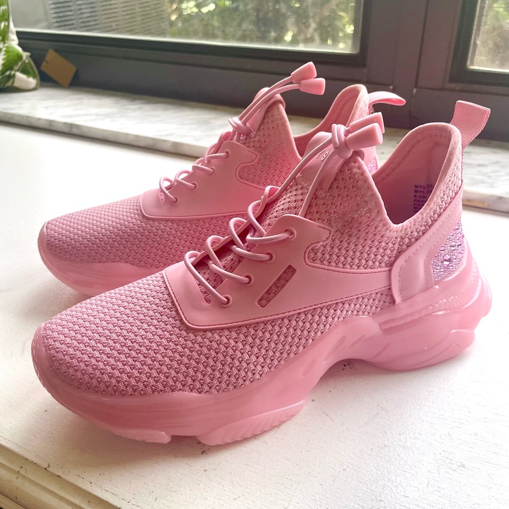 UNWORN Steve Madden Size 8.5 Pink Myles Women’s Athletic Sneaker